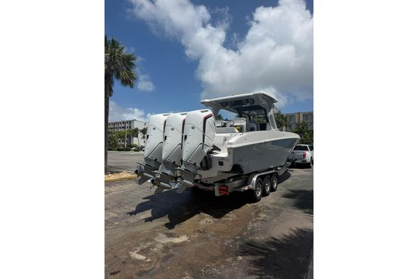 2024 38′ Fountain 38 SCX