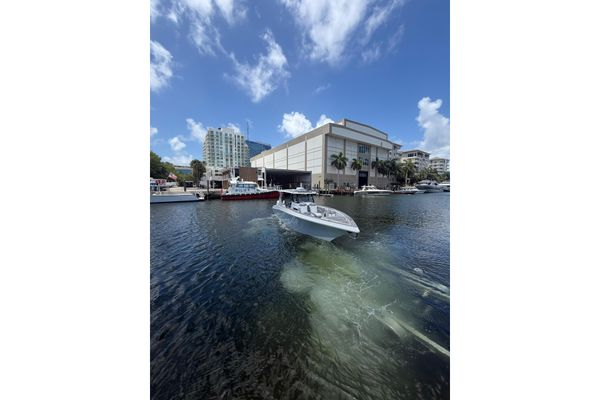 2024 38′ Fountain 38 SCX