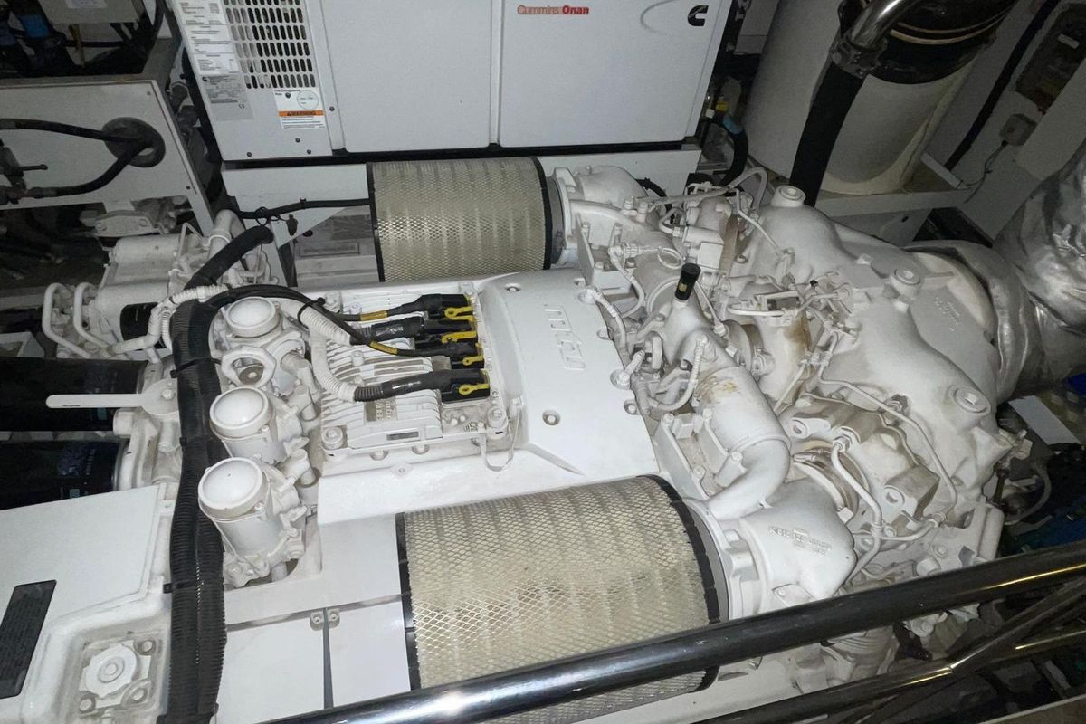 2015 88′ Princess 88 Flybridge Motor Yacht