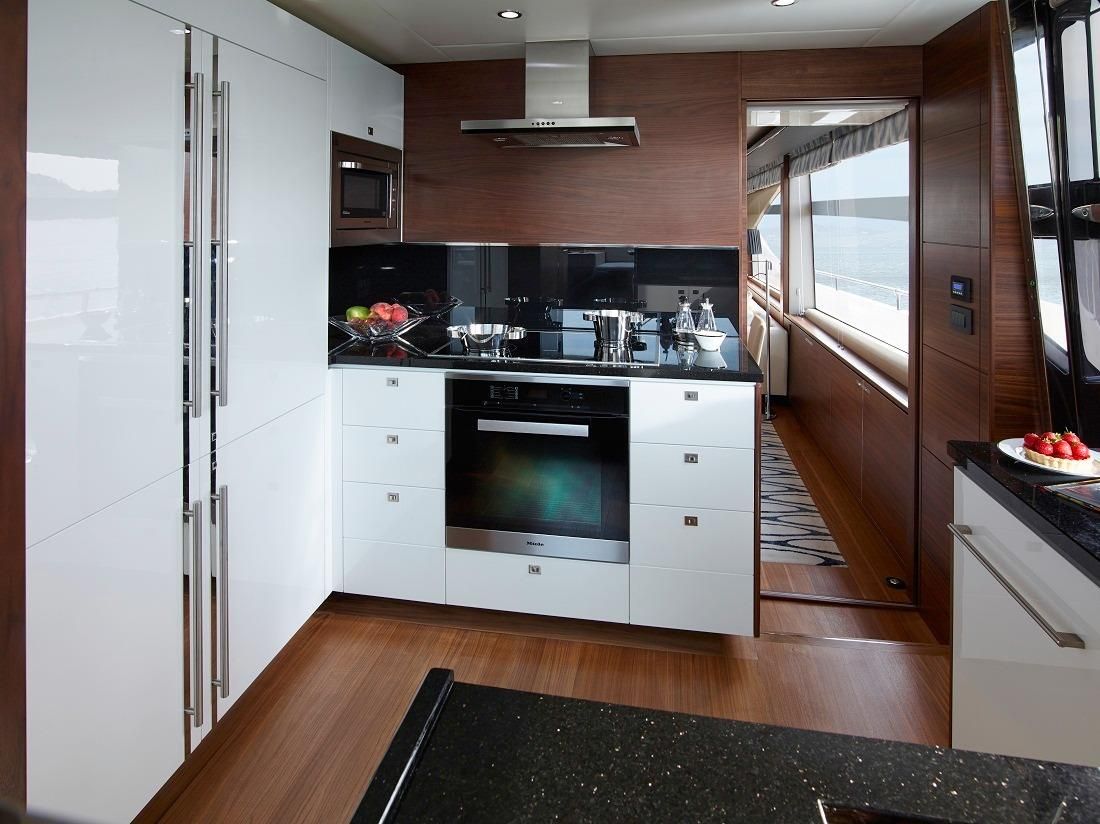 2015 88′ Princess 88 Flybridge Motor Yacht