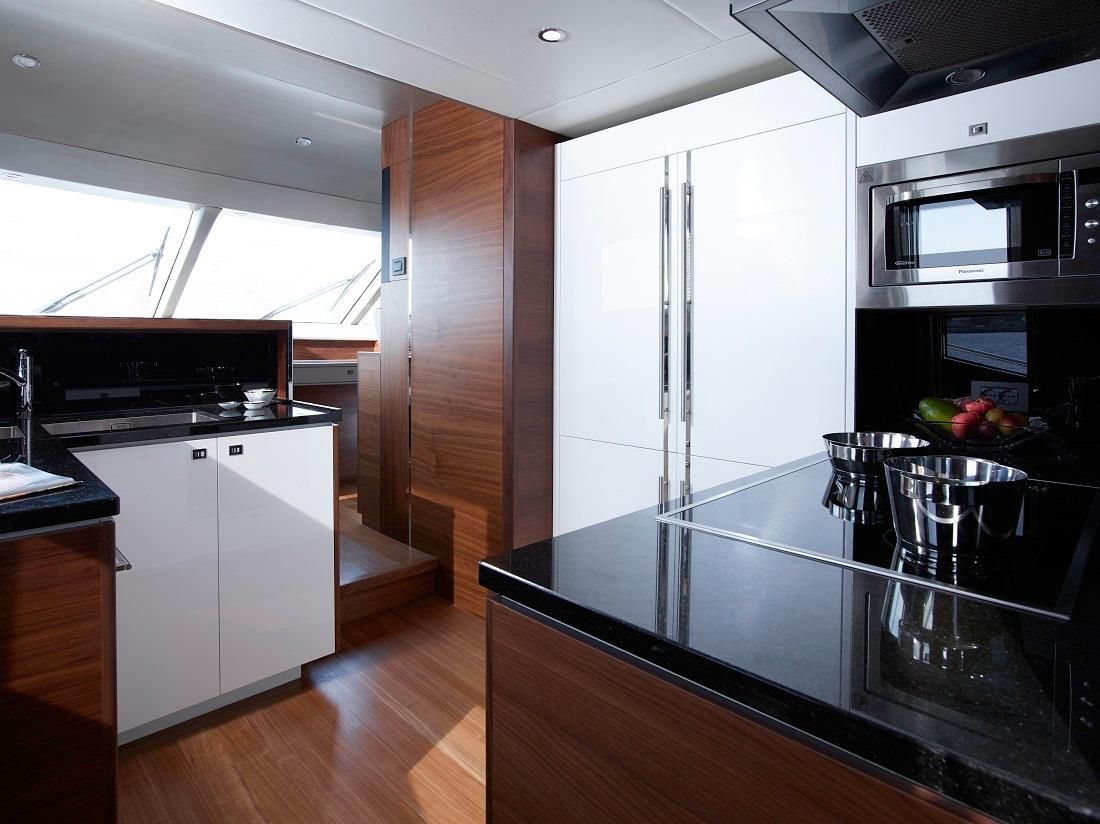2015 88′ Princess 88 Flybridge Motor Yacht