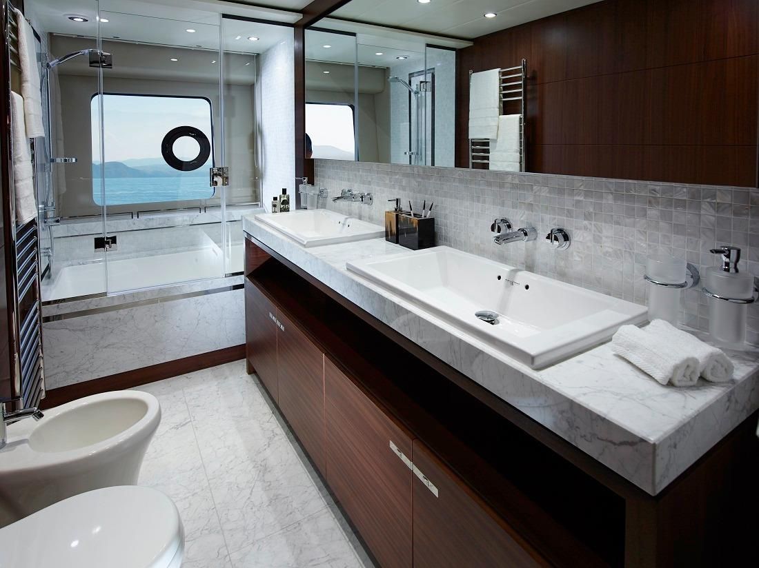 2015 88′ Princess 88 Flybridge Motor Yacht