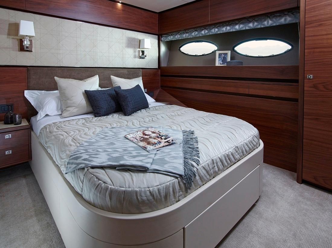 2015 88′ Princess 88 Flybridge Motor Yacht