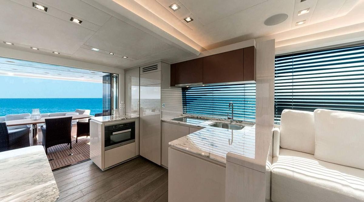 2021 66′ Monte Carlo Yachts MCY 66