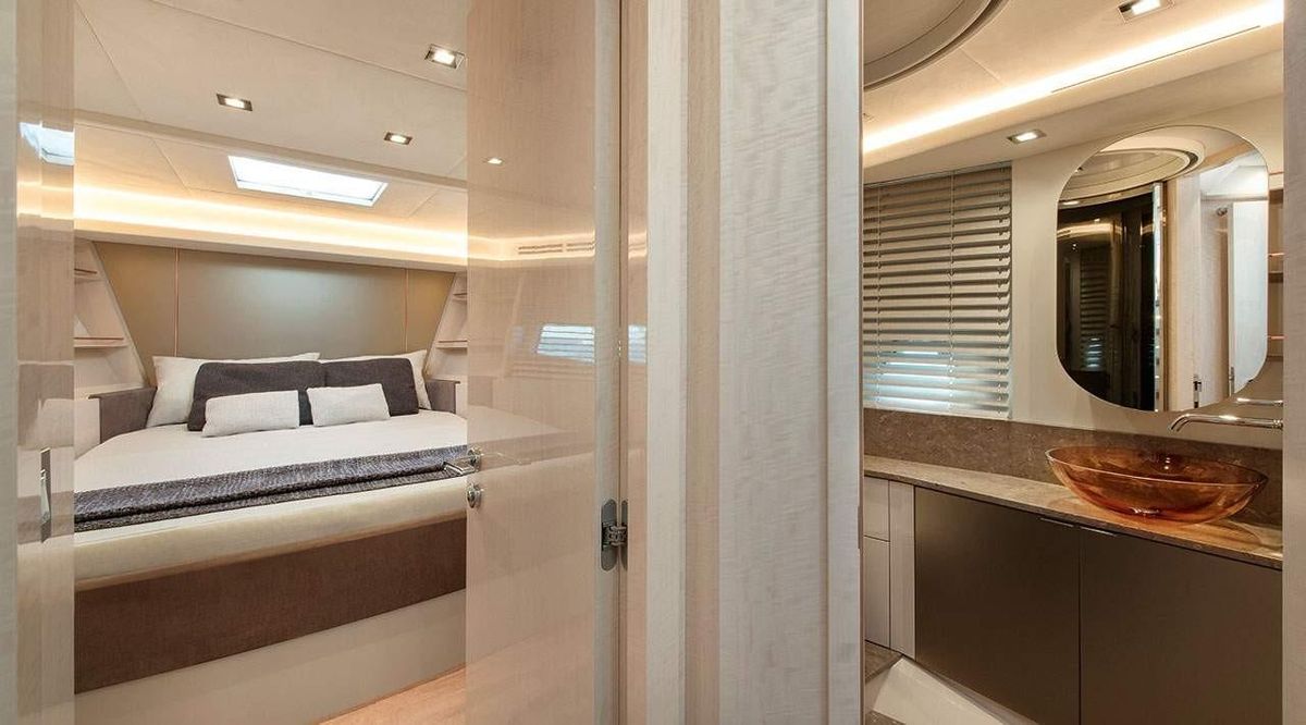 2021 66′ Monte Carlo Yachts MCY 66