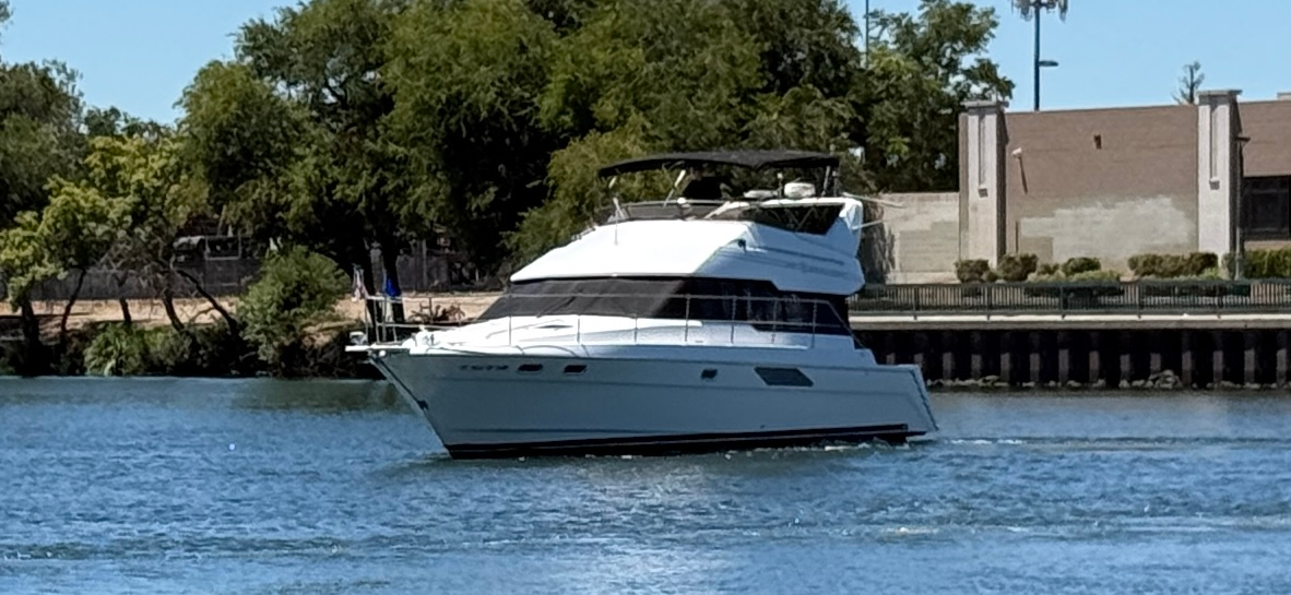 1994 43′ Bayliner 4388