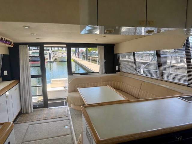 1994 43′ Bayliner 4388