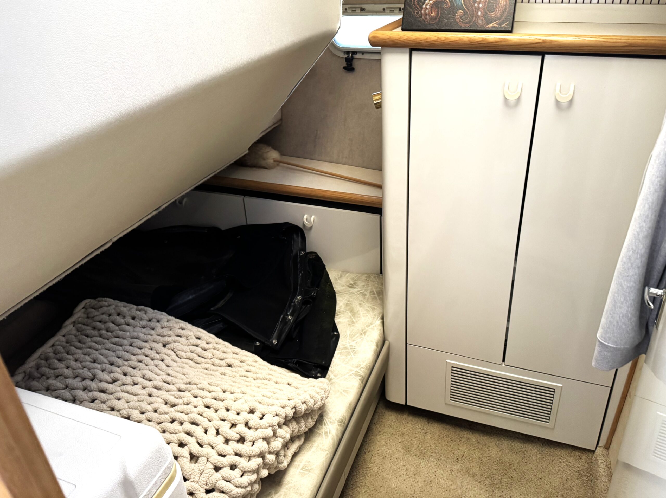 1994 43′ Bayliner 4388
