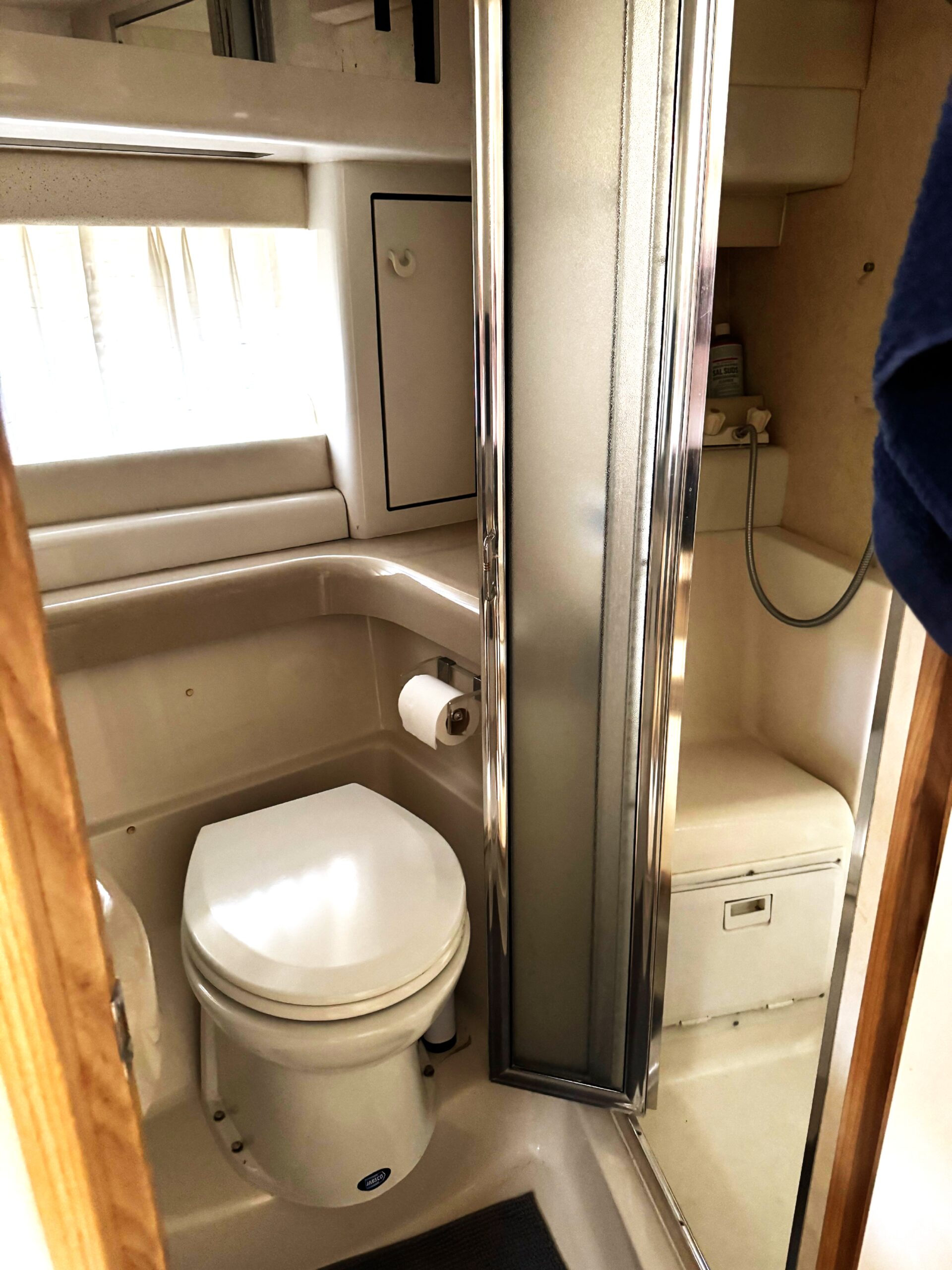 1994 43′ Bayliner 4388