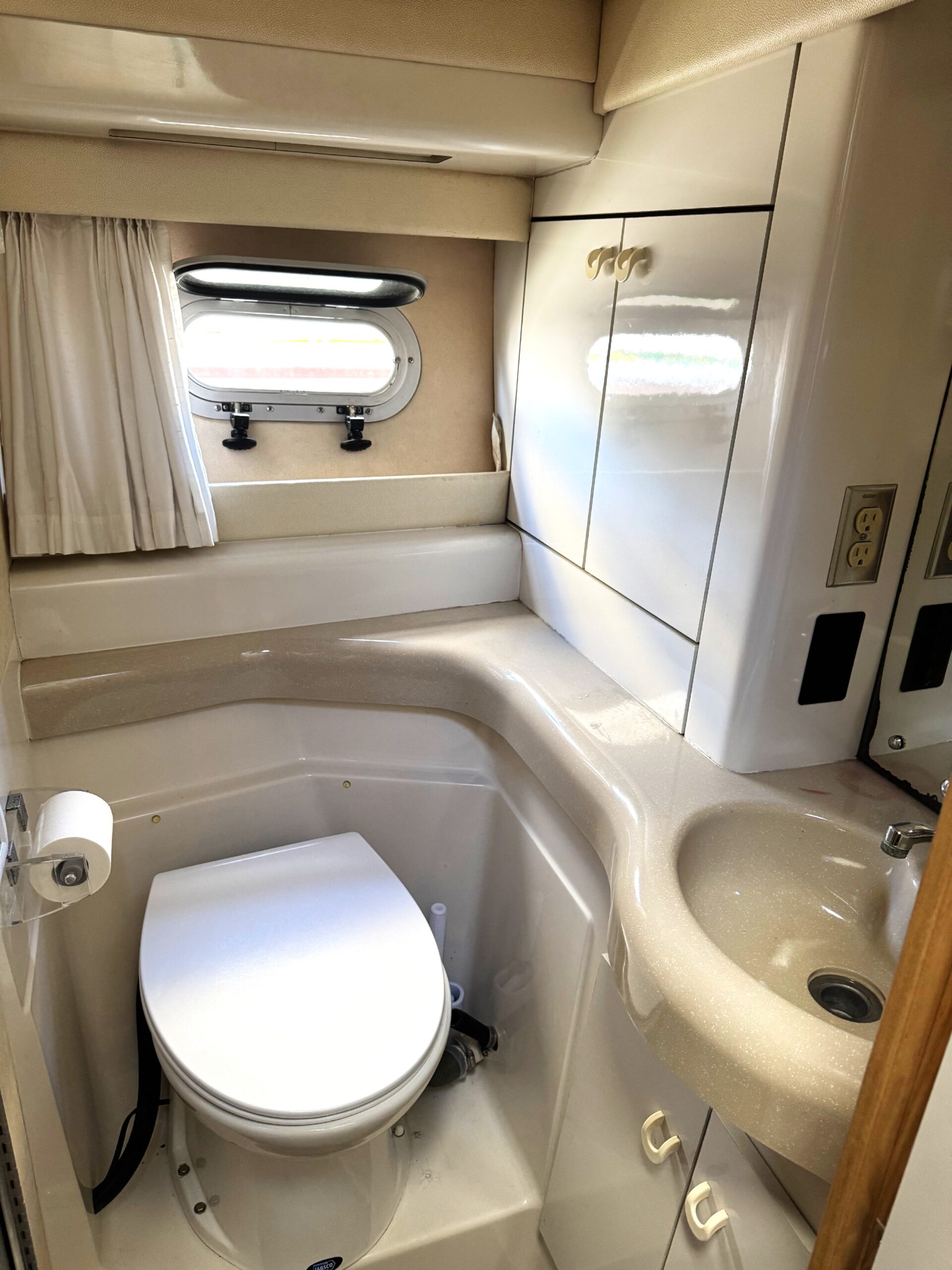 1994 43′ Bayliner 4388