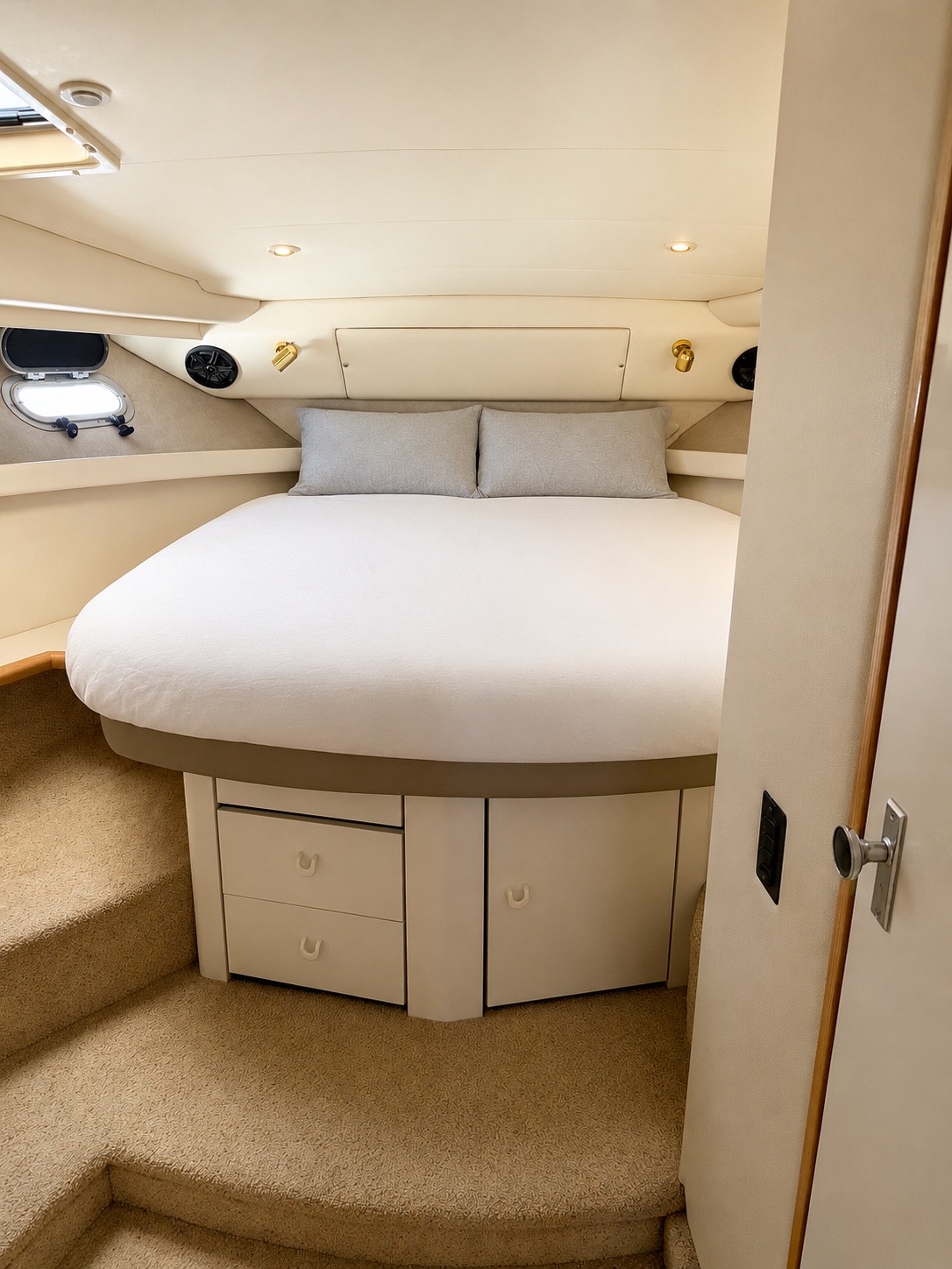 1994 43′ Bayliner 4388