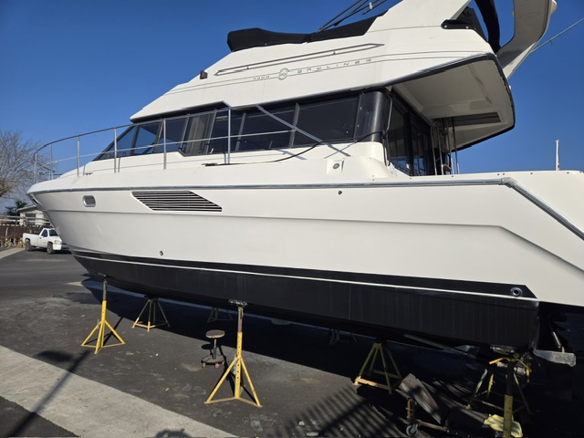 1994 43′ Bayliner 4388