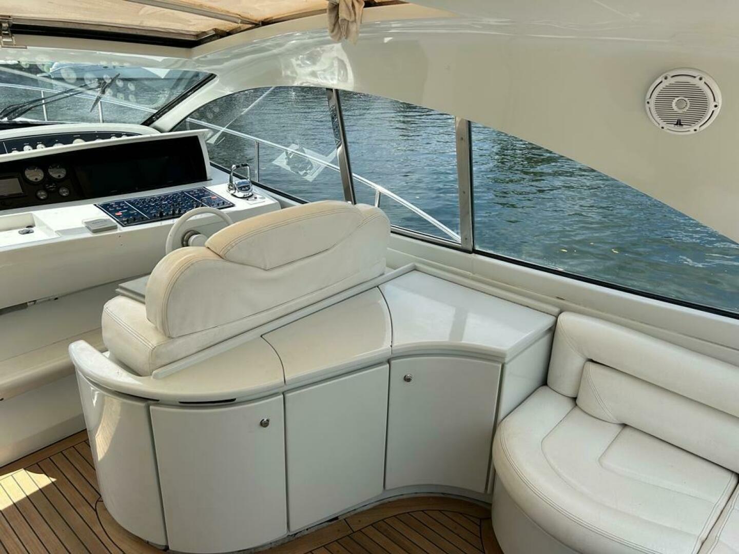 1999 54′ Pershing 54