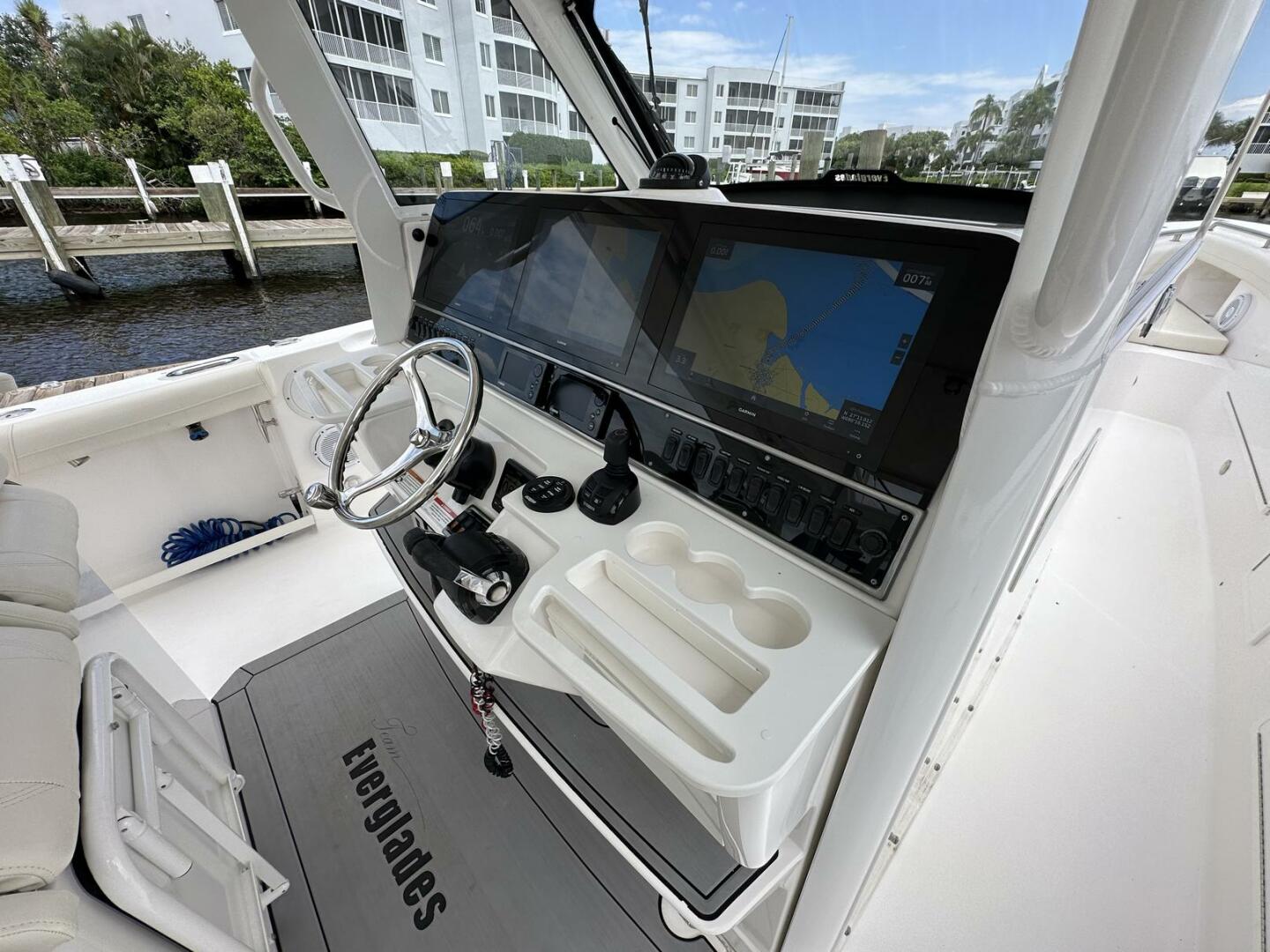 2017 43′ Everglades 435 Center Console