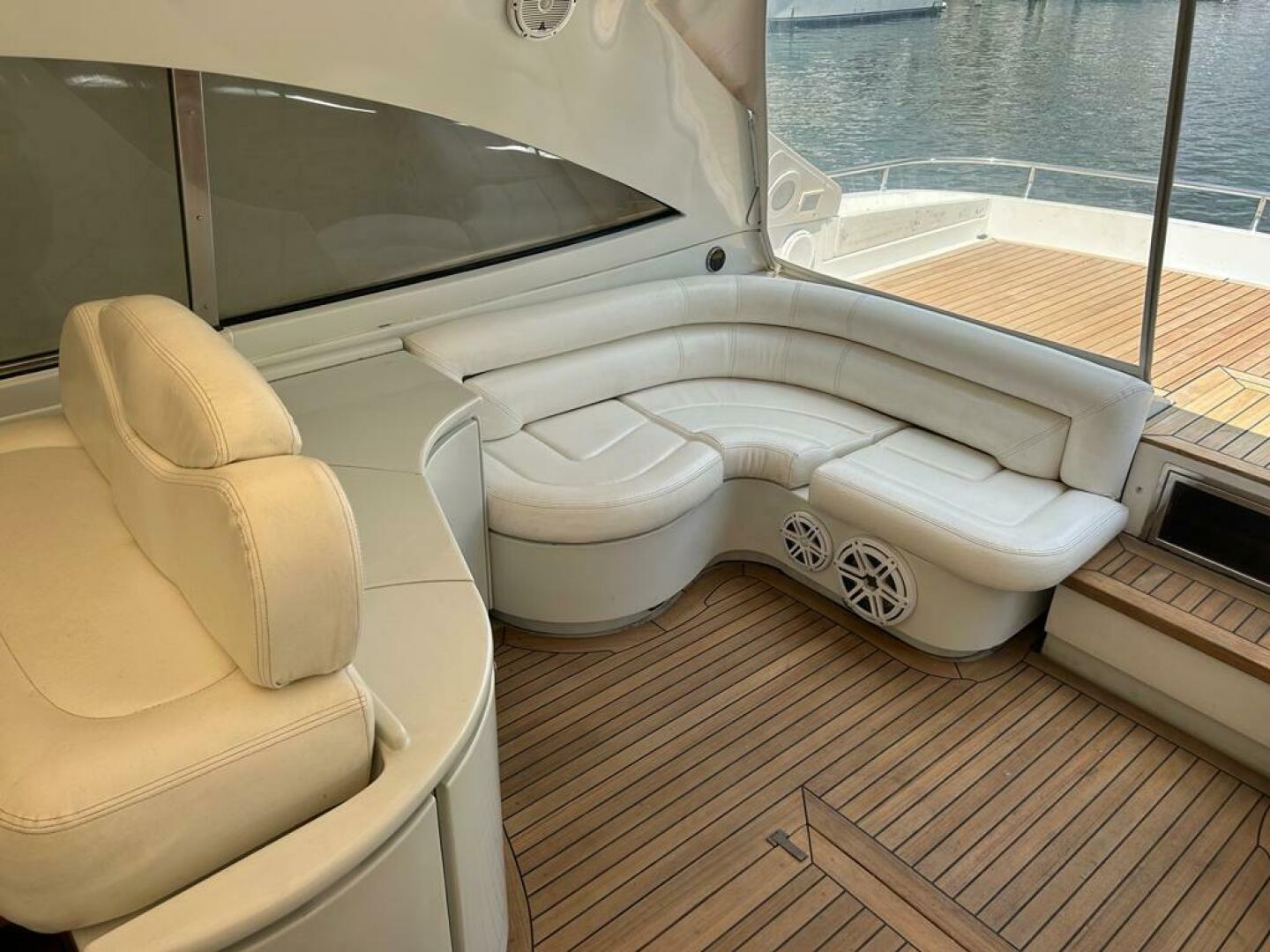 1999 54′ Pershing 54