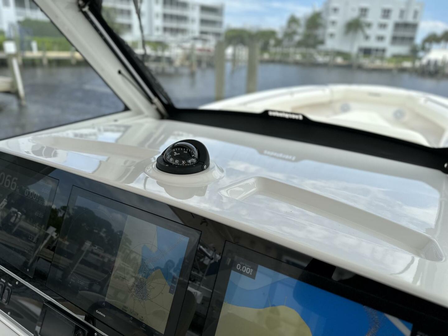 2017 43′ Everglades 435 Center Console