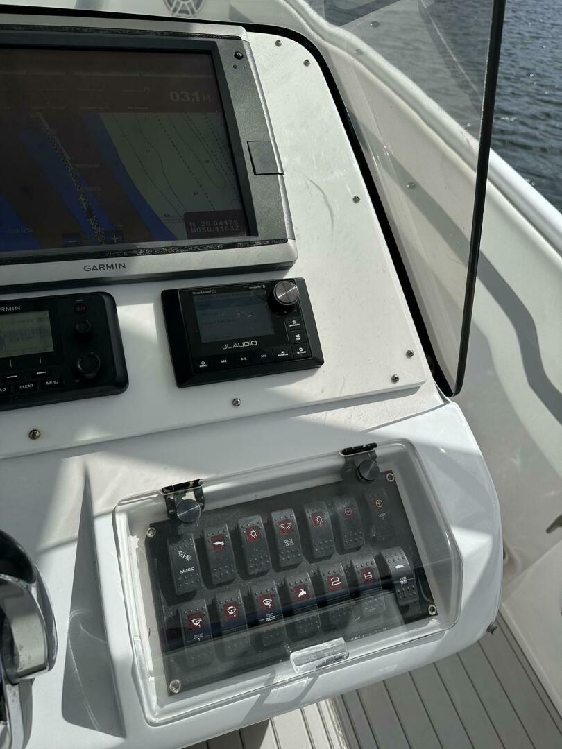 2003 32′ Intrepid 323 Cuddy
