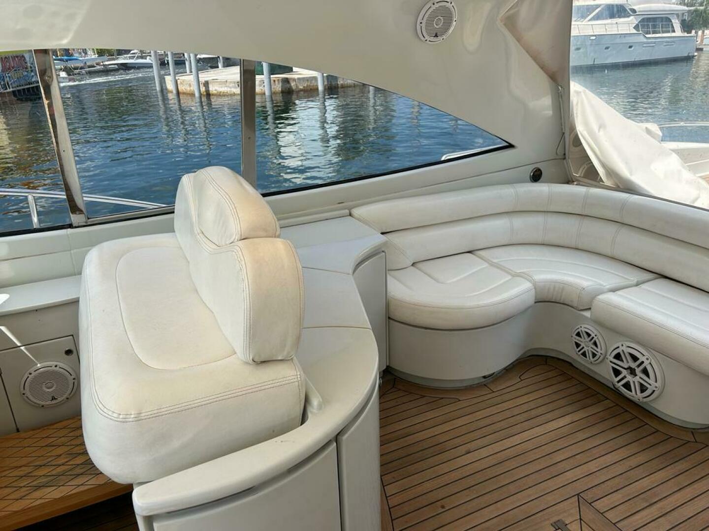 1999 54′ Pershing 54