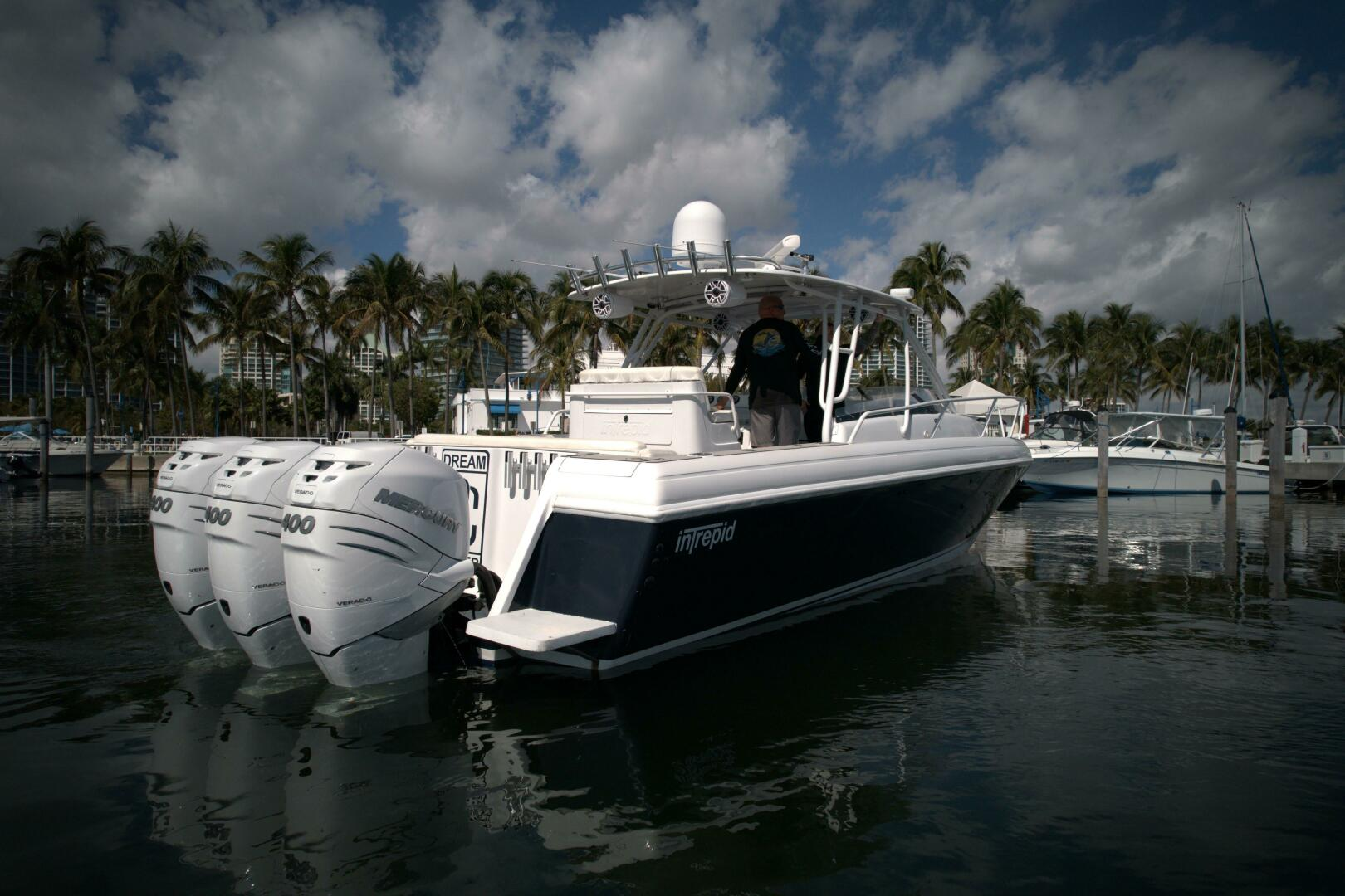 2002 37′ Intrepid 377