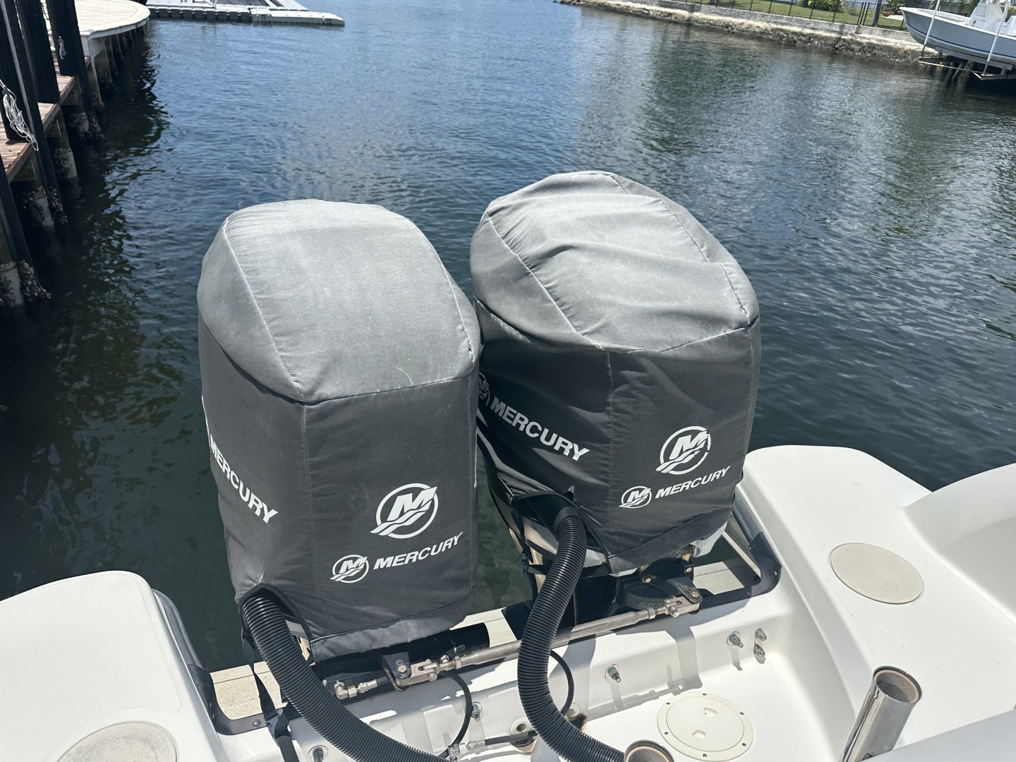 2015 27′ Boston Whaler 270 Vantage