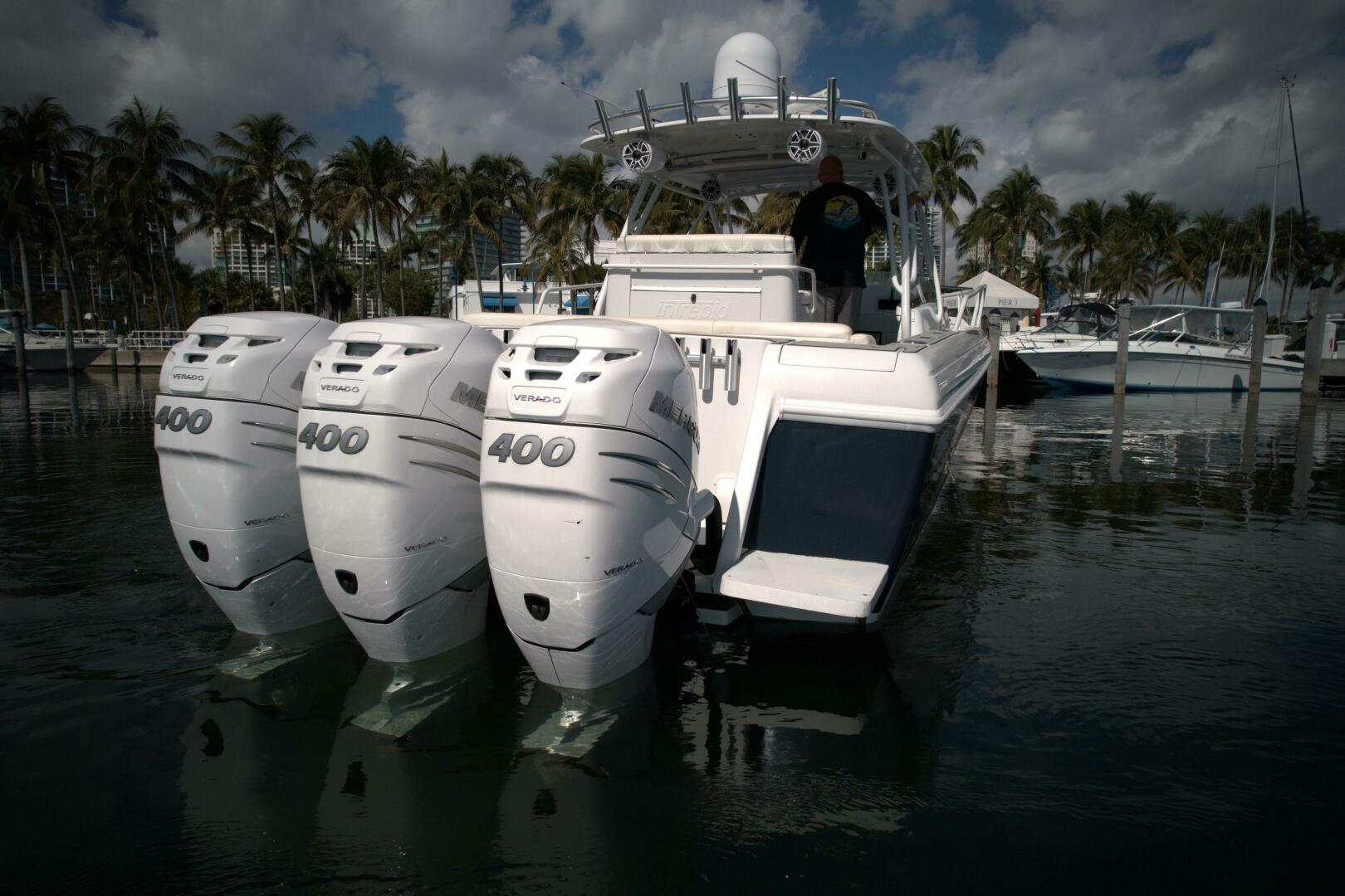 2002 37′ Intrepid 377