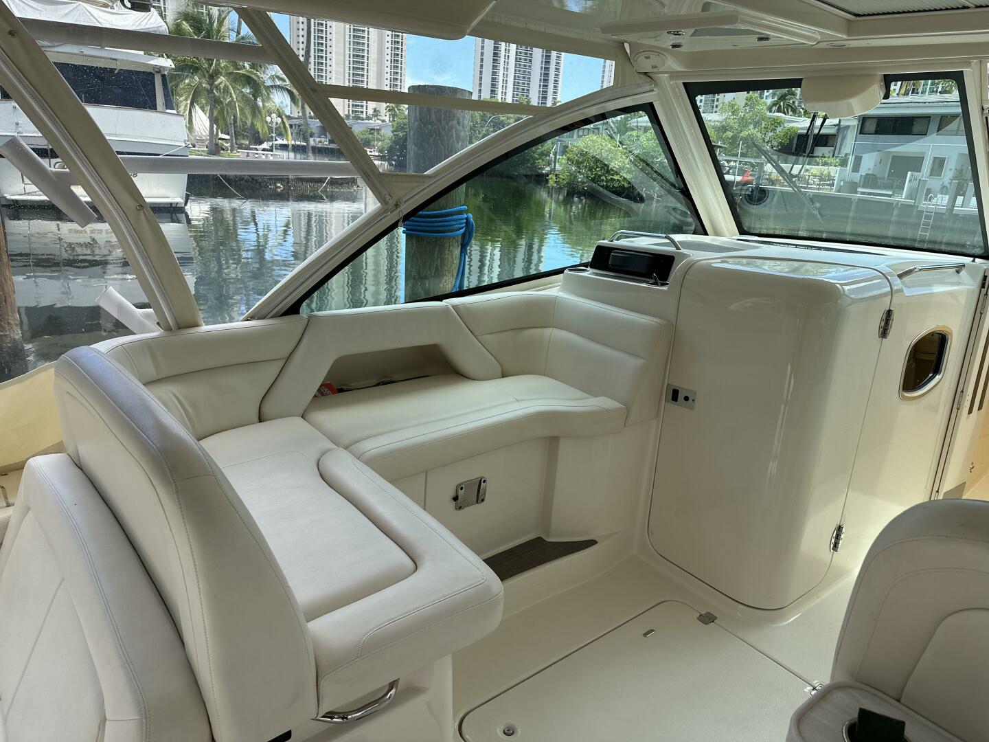 2017 37′ Grady-White Freedom 375