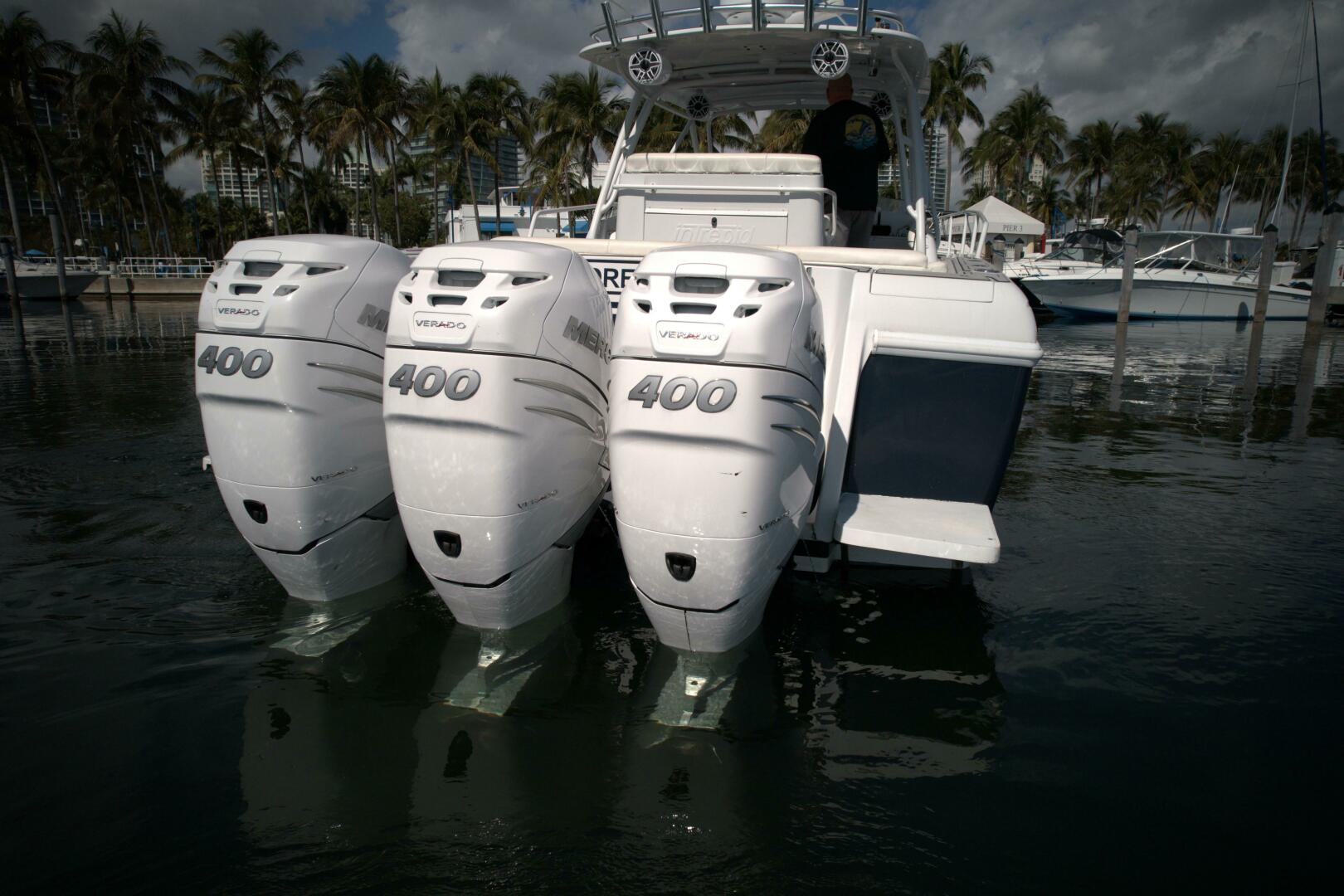2002 37′ Intrepid 377