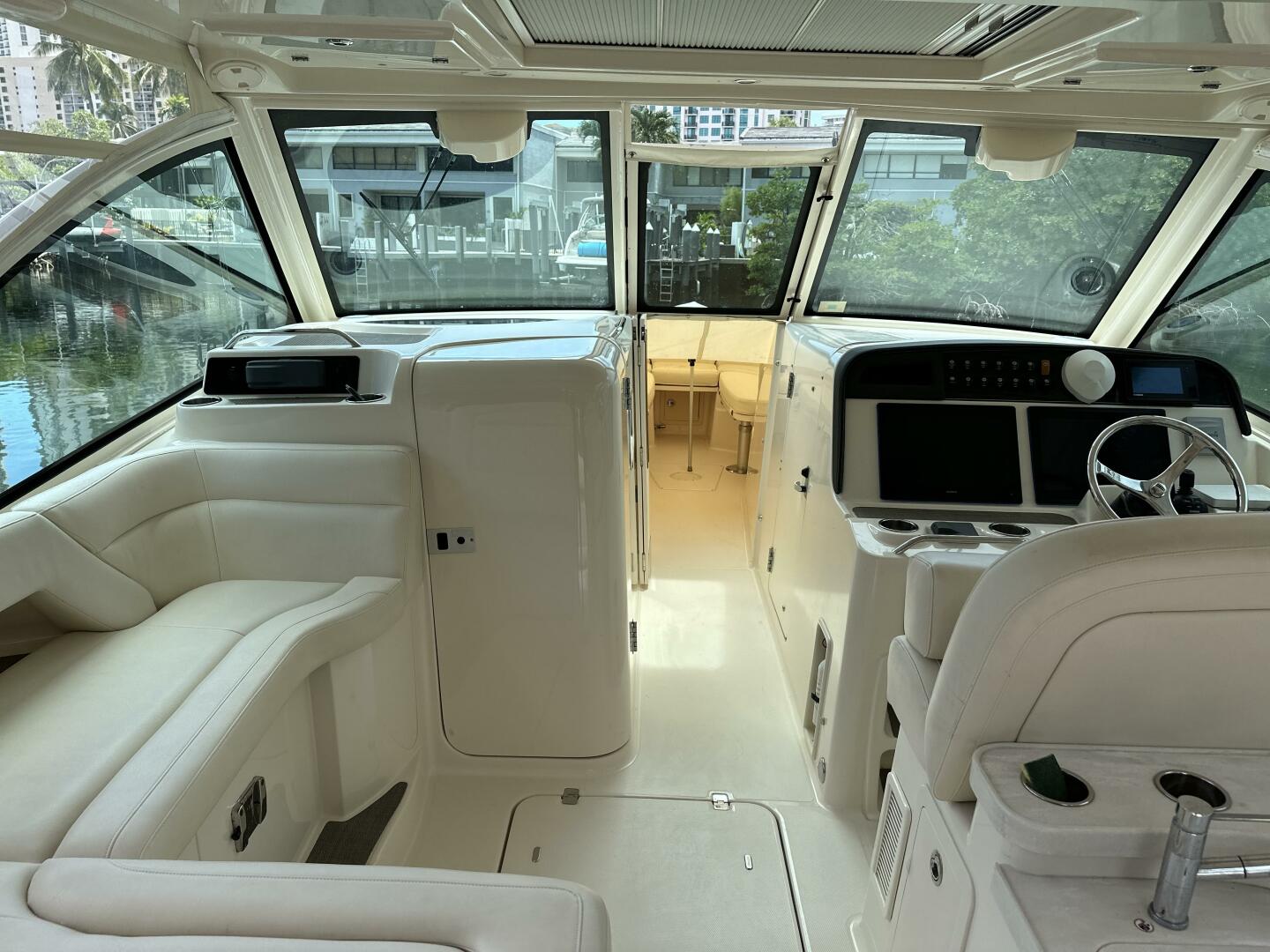 2017 37′ Grady-White Freedom 375