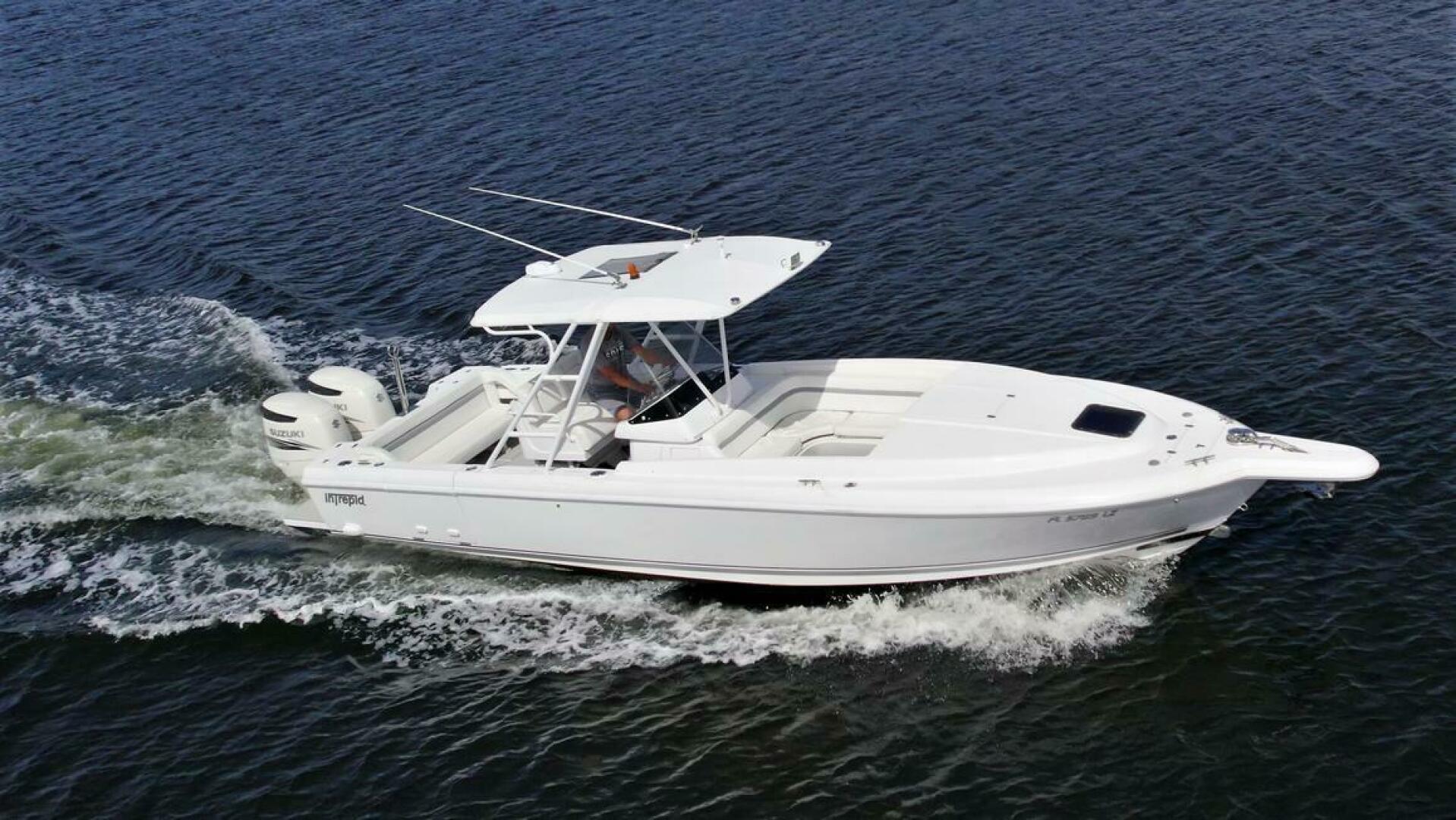 2003 32′ Intrepid 323 Cuddy