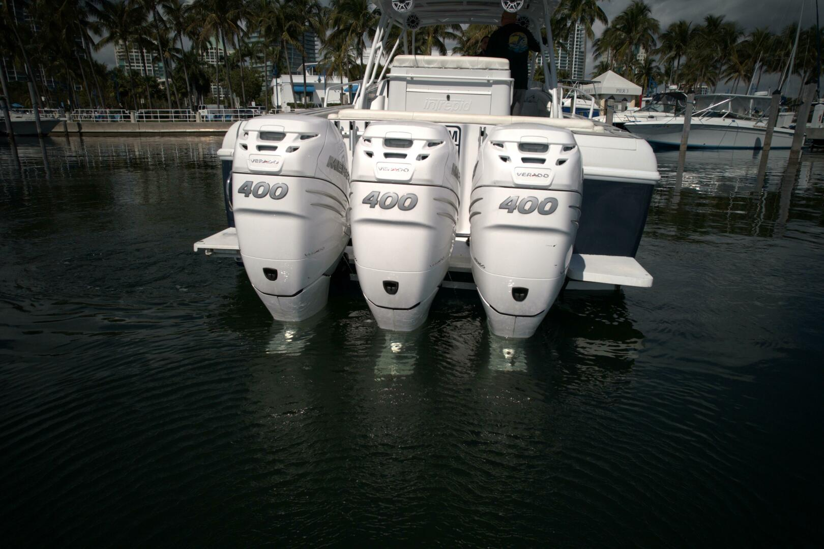2002 37′ Intrepid 377