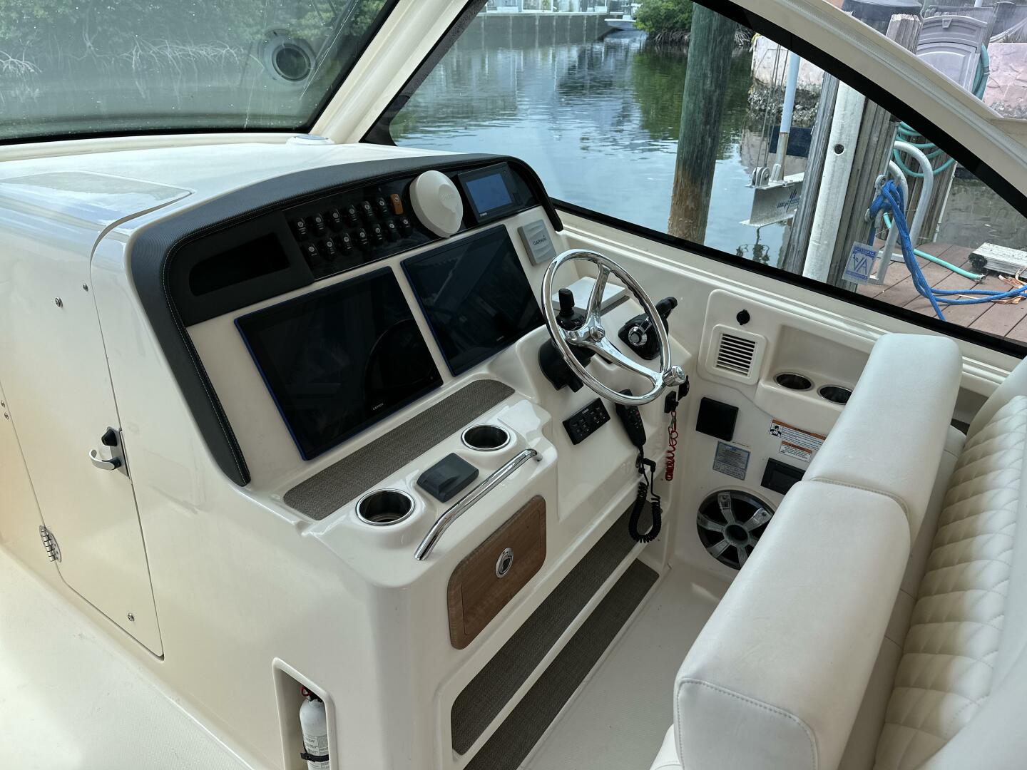 2017 37′ Grady-White Freedom 375