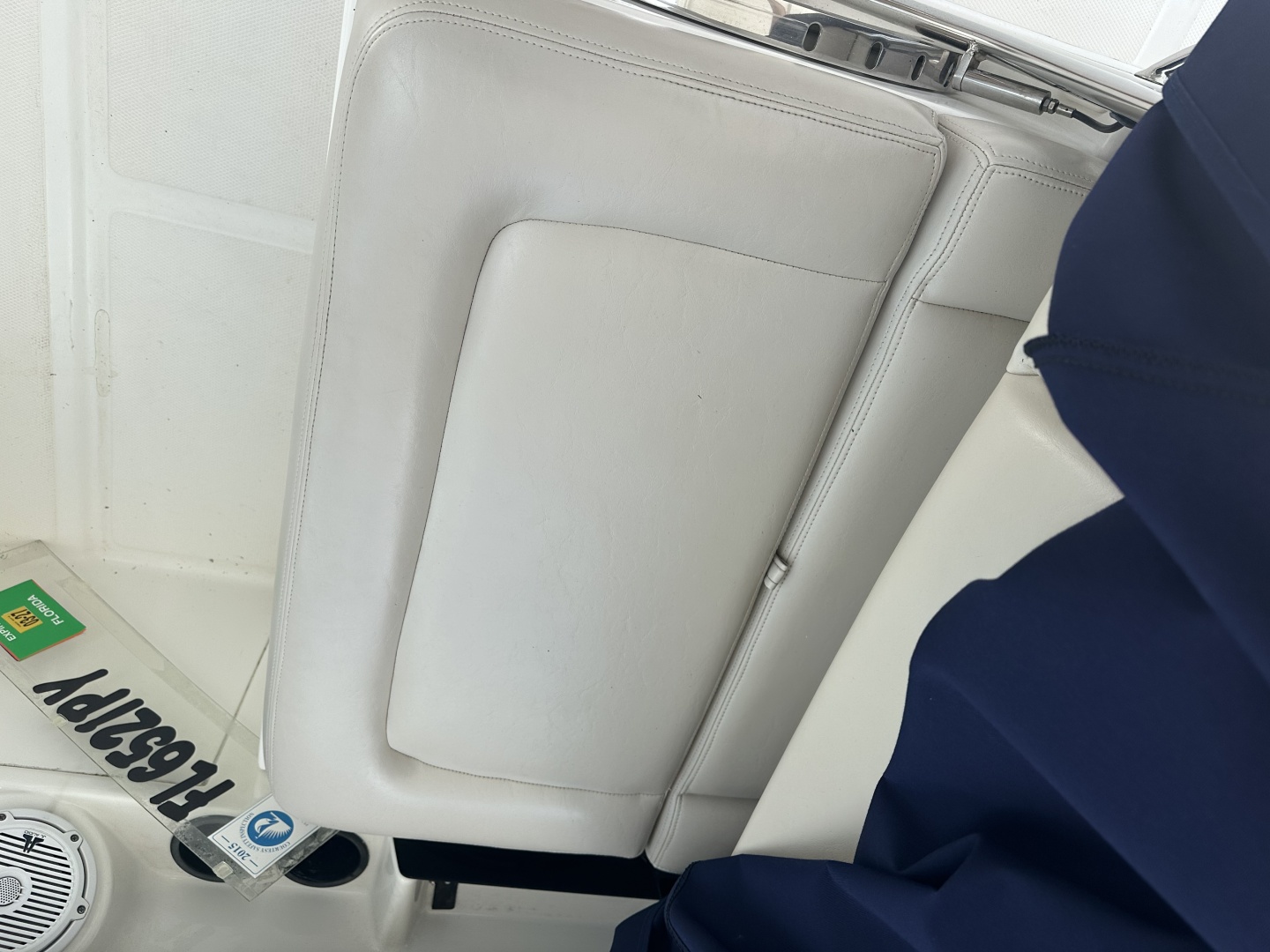 2015 27′ Boston Whaler 270 Vantage