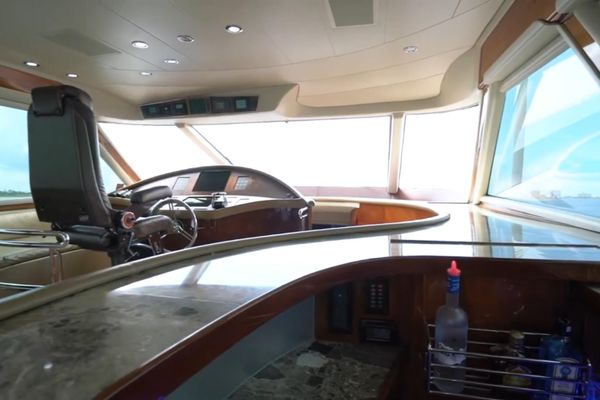 1987 70′ Magnum 70 Convertible