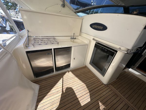 1999 57′ Uniesse 57 Open