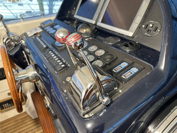 1999 57′ Uniesse 57 Open