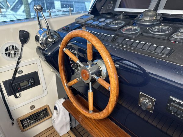 1999 57′ Uniesse 57 Open