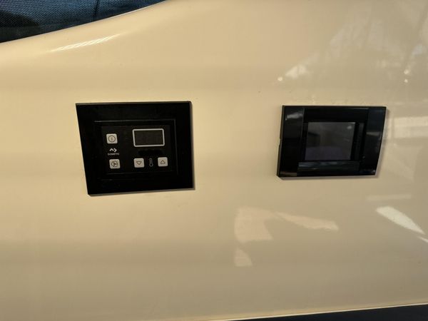 1999 57′ Uniesse 57 Open