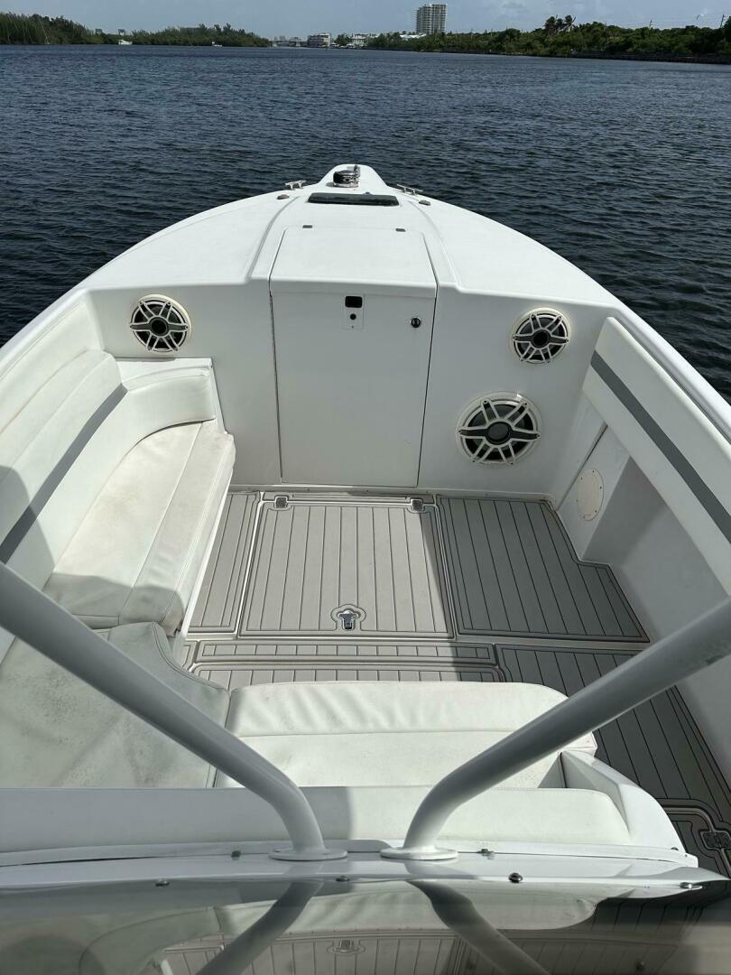 2003 32′ Intrepid 323 Cuddy