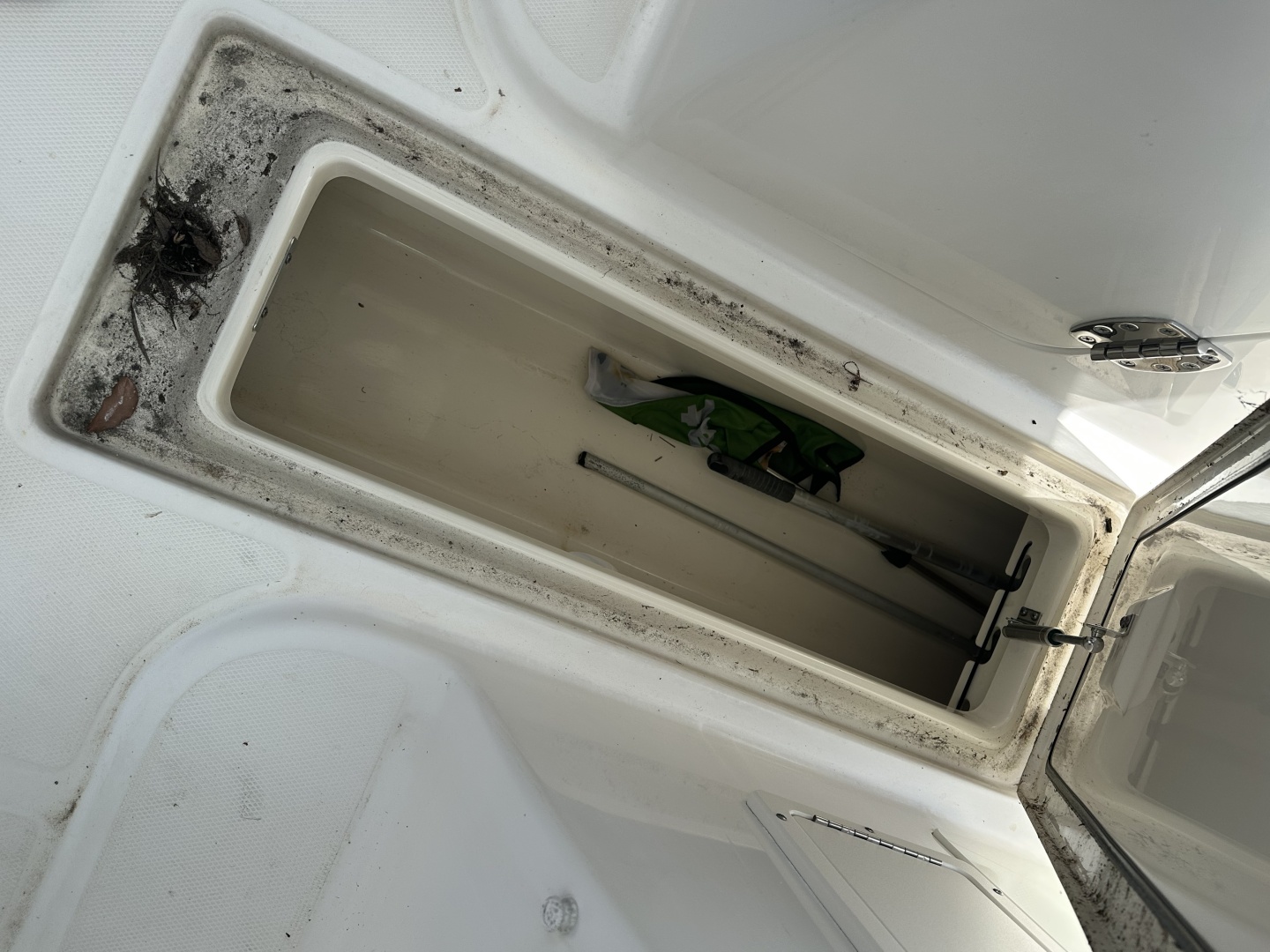 2015 27′ Boston Whaler 270 Vantage