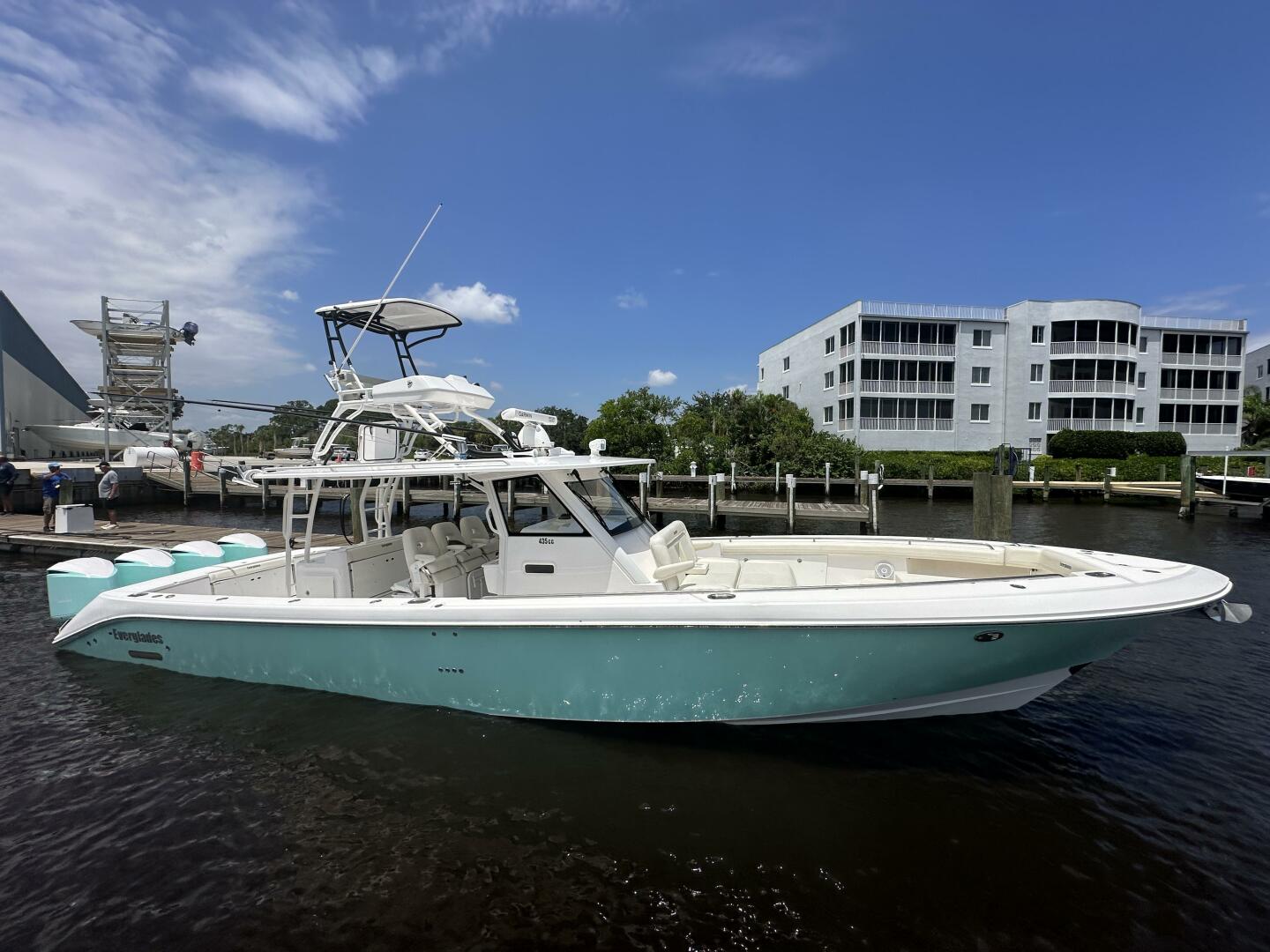 2017 43′ Everglades 435 Center Console