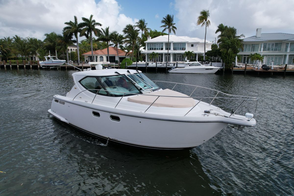 2008 35′ Tiara Yachts 3500 Sovran