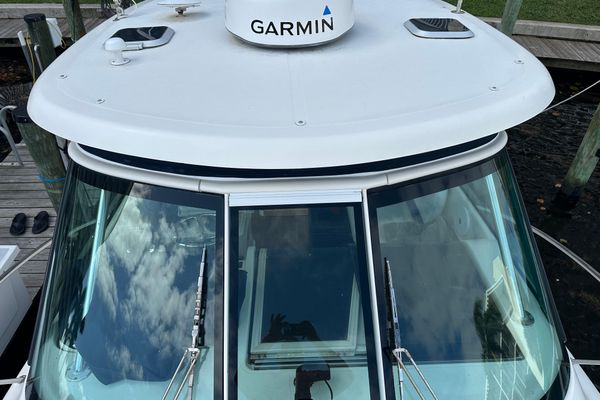 2008 33′ Pursuit OS 335 Offshore