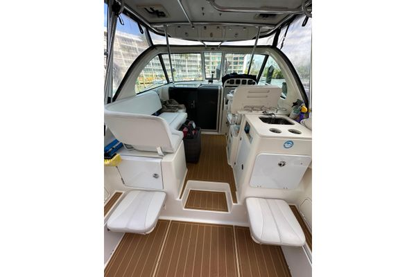 2008 33′ Pursuit OS 335 Offshore
