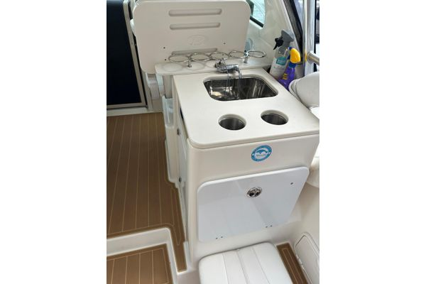 2008 33′ Pursuit OS 335 Offshore