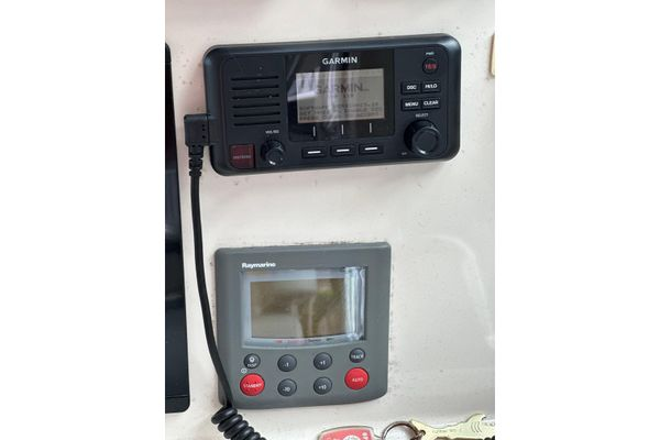 2008 33′ Pursuit OS 335 Offshore
