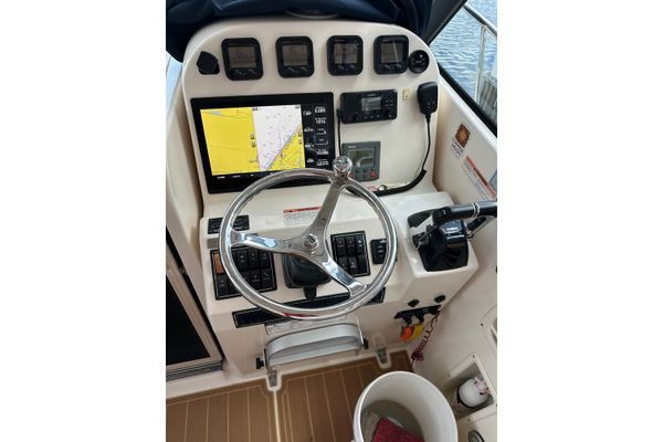 2008 33′ Pursuit OS 335 Offshore