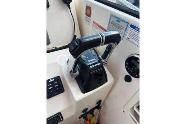 2008 33′ Pursuit OS 335 Offshore