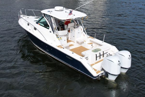 2008 33′ Pursuit OS 335 Offshore
