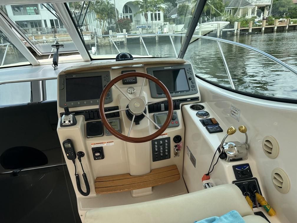 2008 35′ Tiara Yachts 3500 Sovran