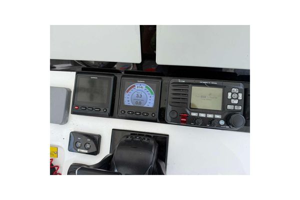 2012 32′ Intrepid 323 Open